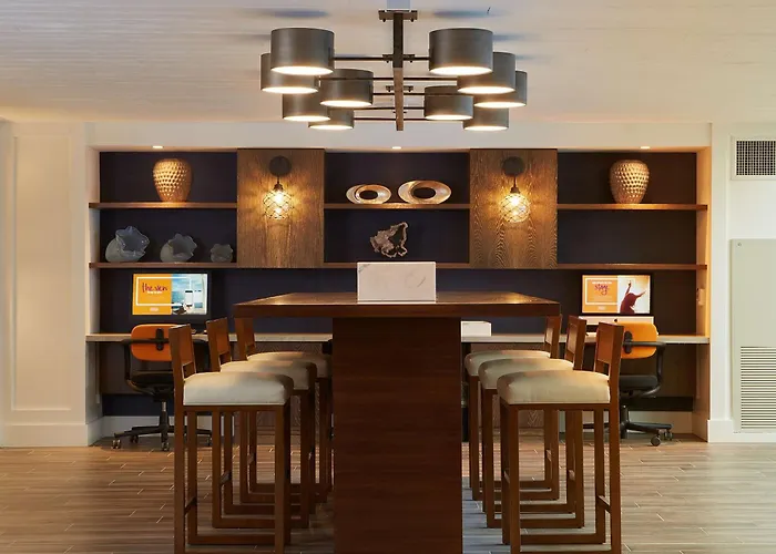 The Waterfront Beach Resort, A Hilton Hotel