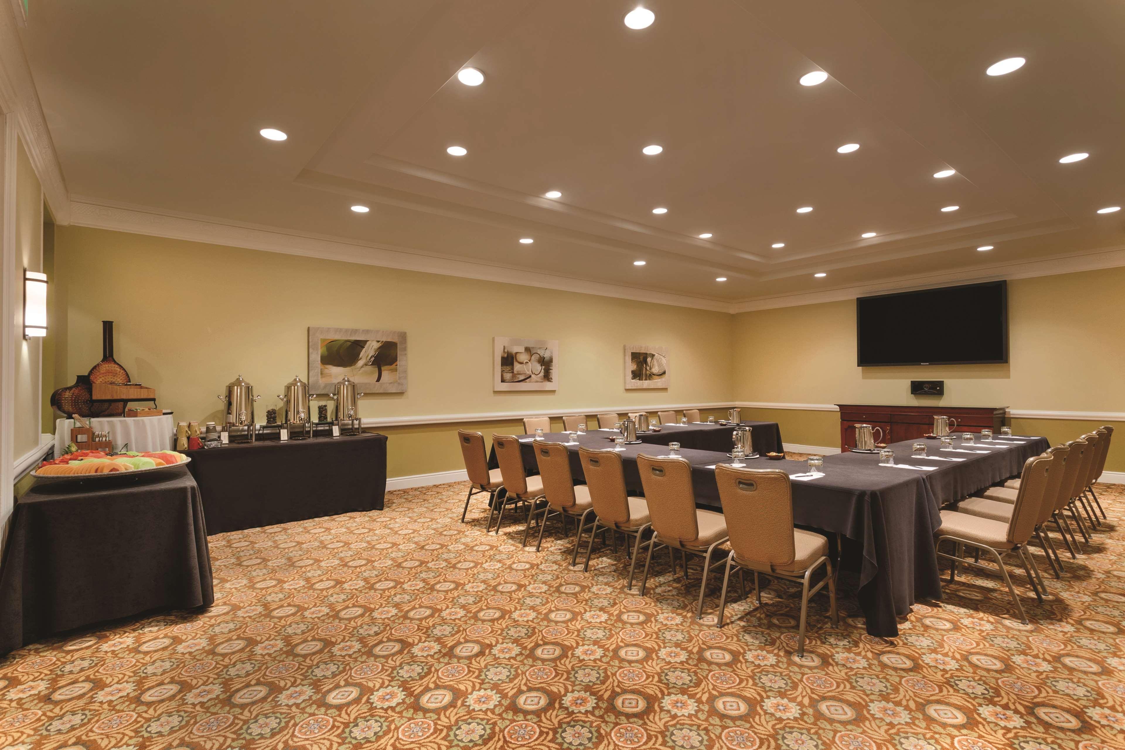 The Waterfront Resort, A Hilton 4* Huntington Beach
